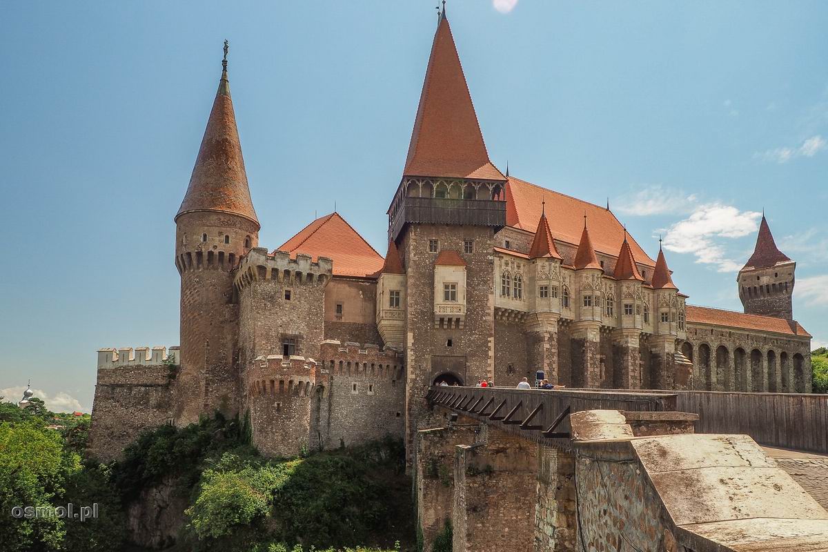 Zamek-w-Hunedoarze-Rumunia-1.jpg
